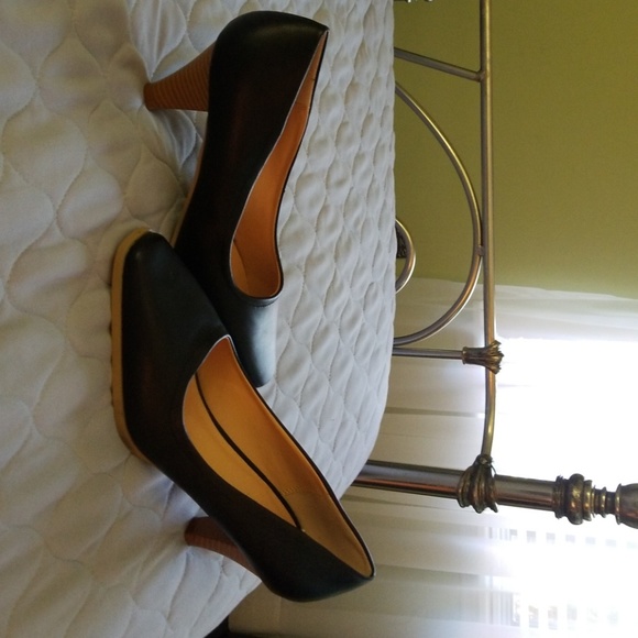 Shoes - Picture 2 of 3